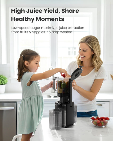Woman and child using a juicer with text about high juice yield and healthy moments.